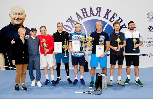 Евгений Кафельников и Дмитрий Турсунов стали почетными гостями турнира, посвященного Юрию Лужкову